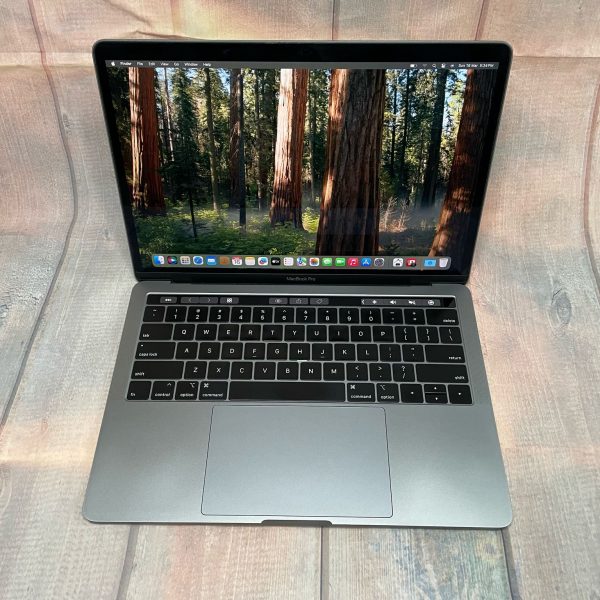 MACBOOK PRO RETINA 2018 13″, TOUCHBAR, Intel i7, 16GB, 512 GB SSD, Sequoia OS