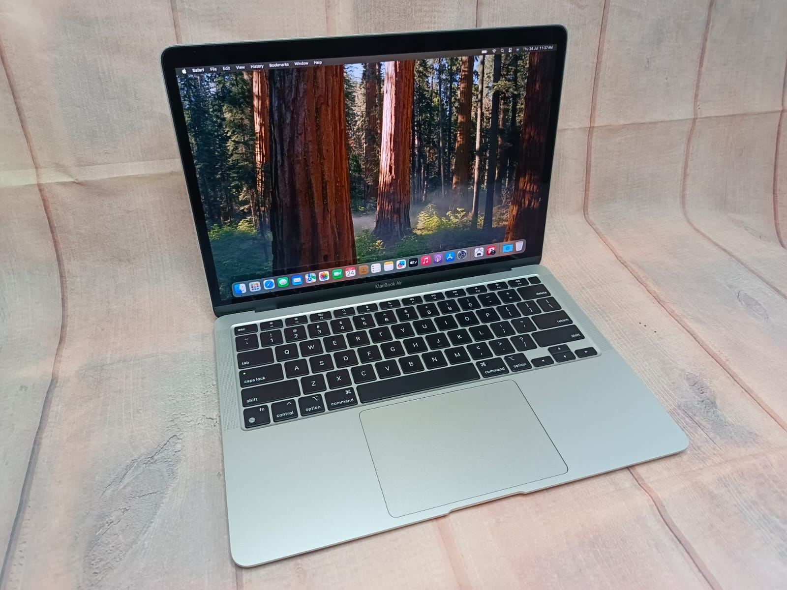 MacBook本体 MACBOOK AIR 2020 13.3インチMacBook Air [整備済製品] 8コアCPUと8コアGPUを搭載