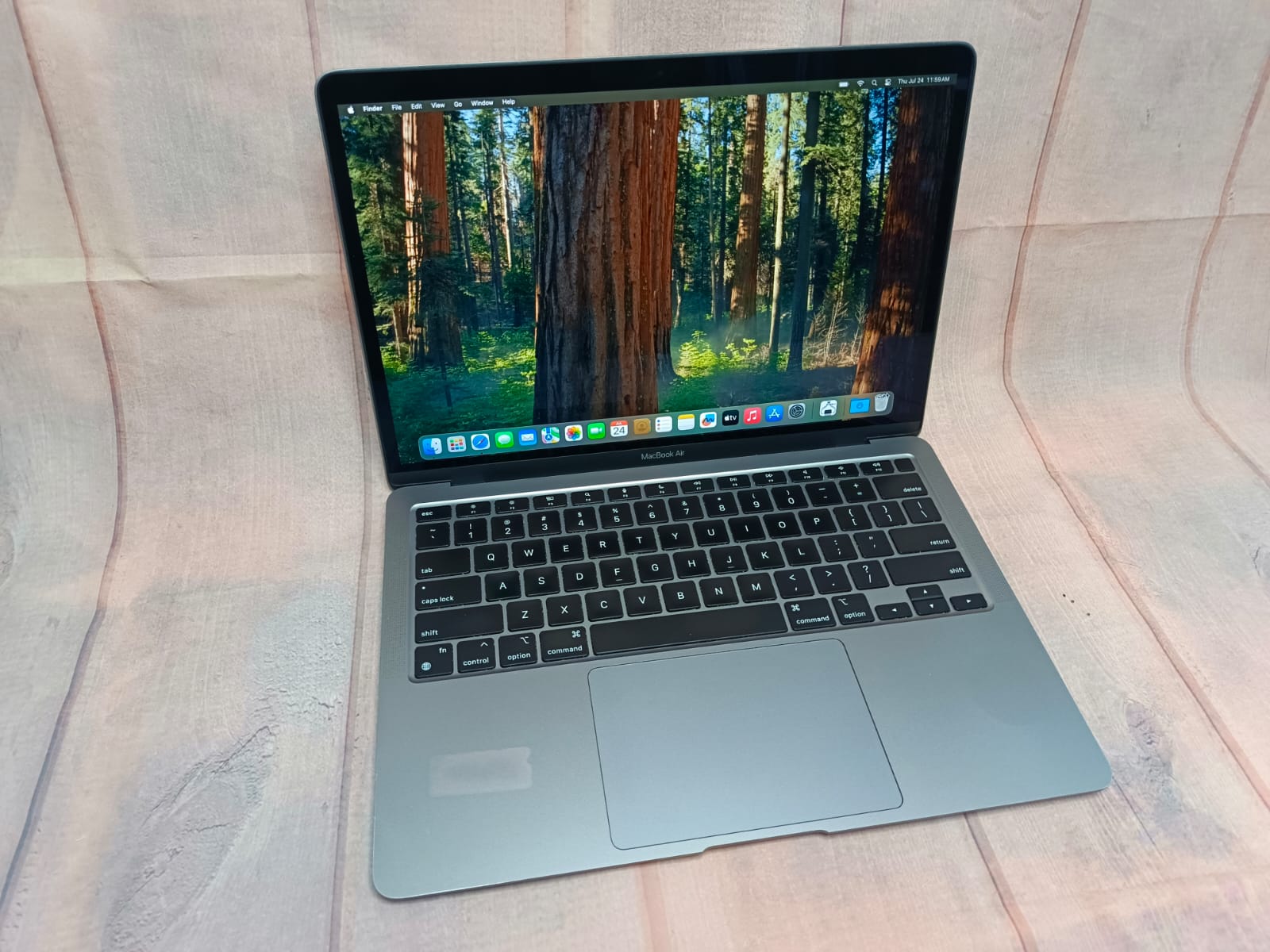 Macbook Air 2020 13″, M1, 8GB, 256 SSD, Sequioa OS