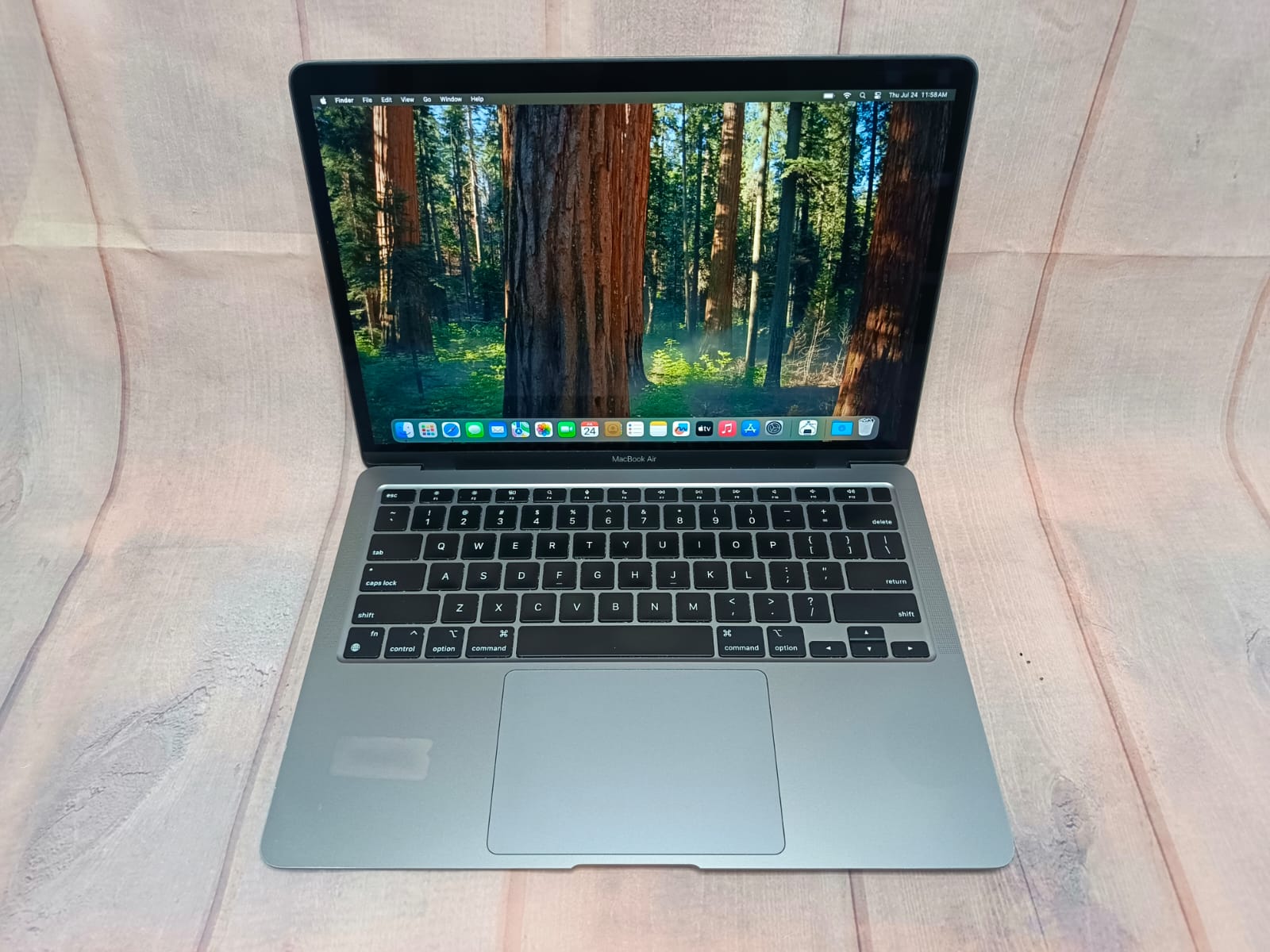 Macbook Air 2020 13″, M1, 8GB, 256 SSD, Sequioa OS – Computers for