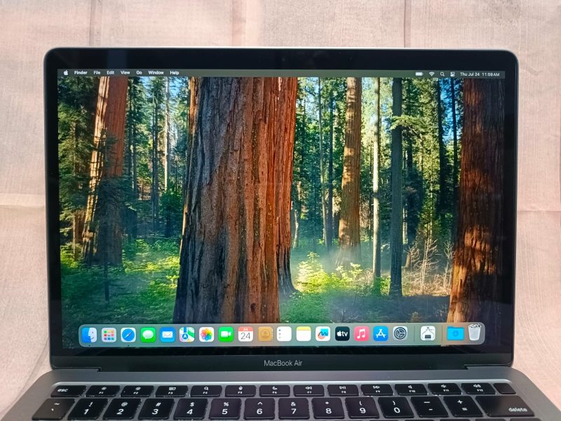 Macbook Air 2020 13″, M1, 8GB, 256 SSD, Sequioa OS – Computers for