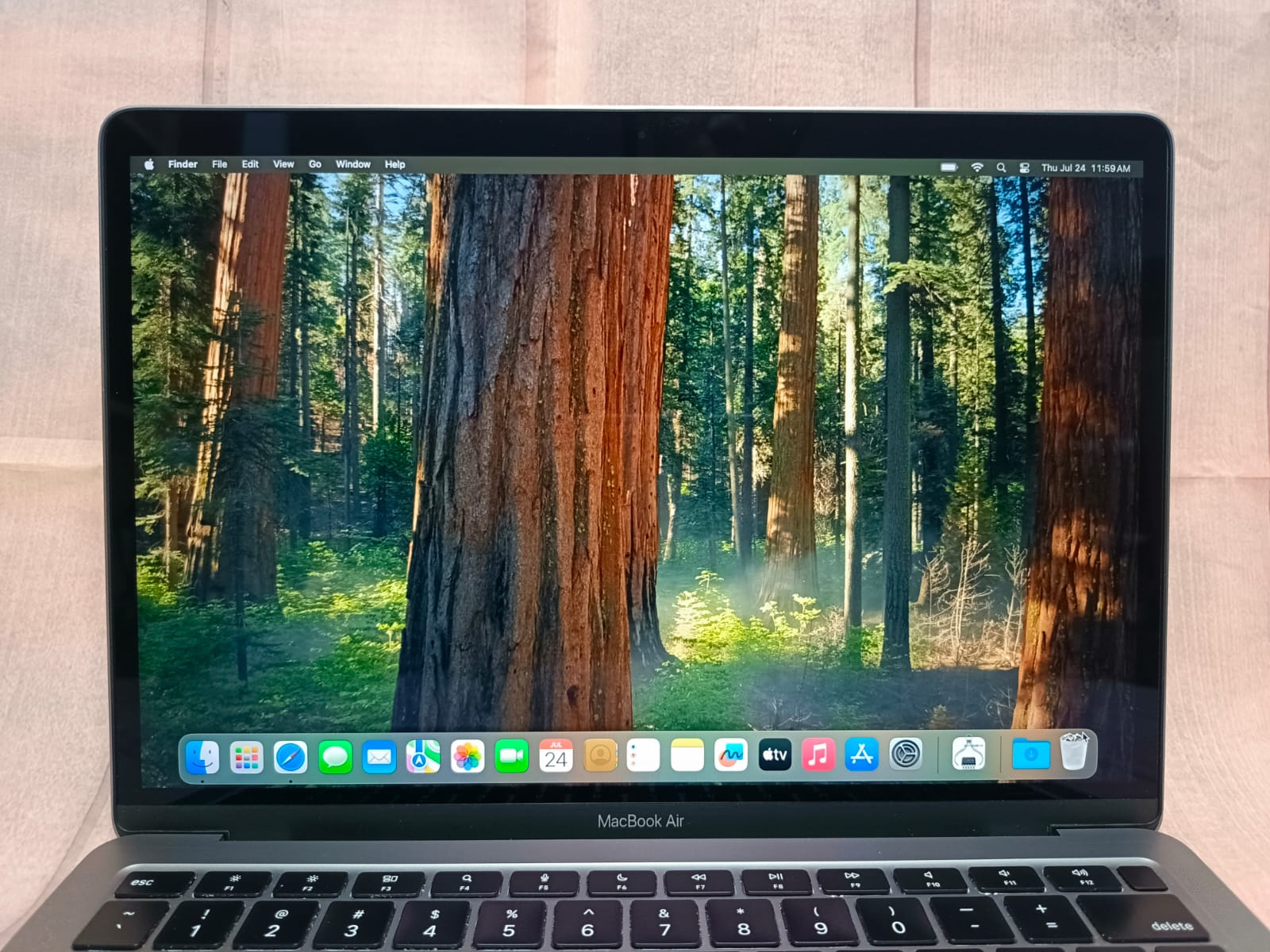 Macbook Air 2020 13″, M1, 8GB, 256 SSD, Sequioa OS