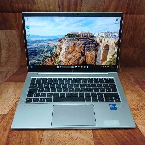 *Only 1 unit* HP Elitebook 830 G8, 13.3"TOUCH , Intel i5-11th Gen, 16 GB RAM, 256 GB SSD, Iris Xe, Win11