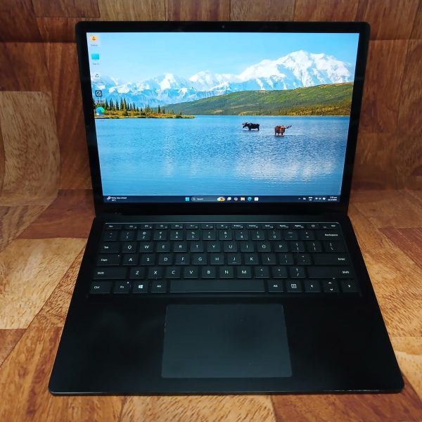 *BLACK* Microsoft Surface Laptop 3, 14” Touch-Screen, Intel i5-10th Gen, 8GB, 256 GB SSD, Win11