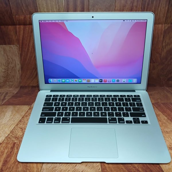 MACBOOK AIR 13" 2017 Intel Core i5, 8GB RAM, 128 GB SSD, Monterey - new Battery!