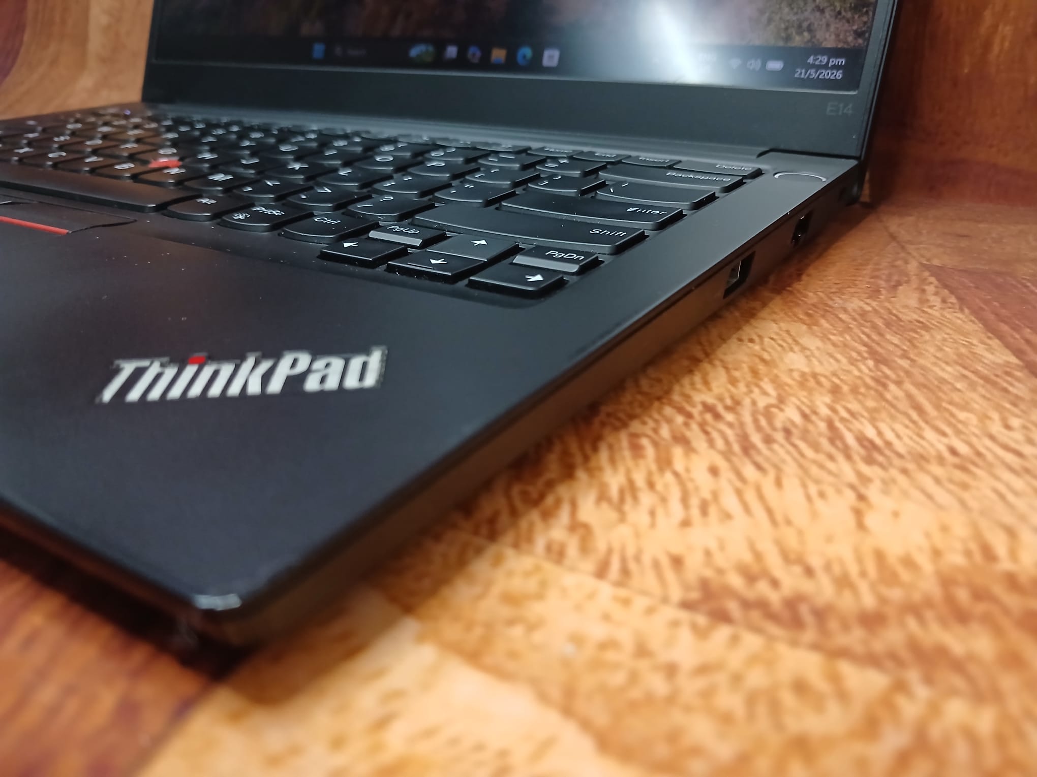 *Only 1 unit* LENOVO E14 Gen2, 14" Screen, Intel i5-11th, 16GB RAM, 512GB SSD, Win11, Iris Xe Graphics - Image 9