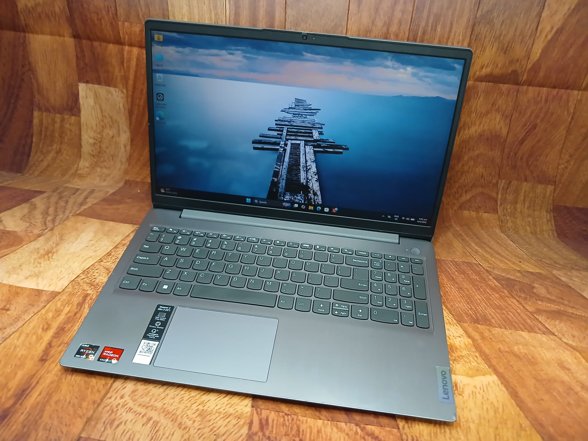 Only 1 unit* Lenovo Ideapad, 15.6″, AMD Ryzen 7 5700u, 16GB, 512GB 