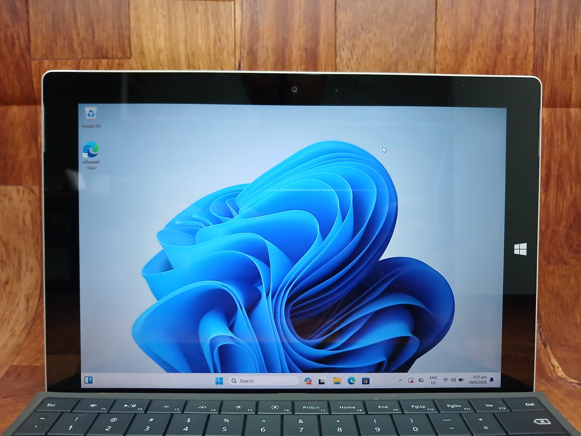 Microsoft Surface 3 Tablet , 10.8” Touch-Screen, Intel Atom, 4GB, 128 GB SSD, Win10 - Image 6