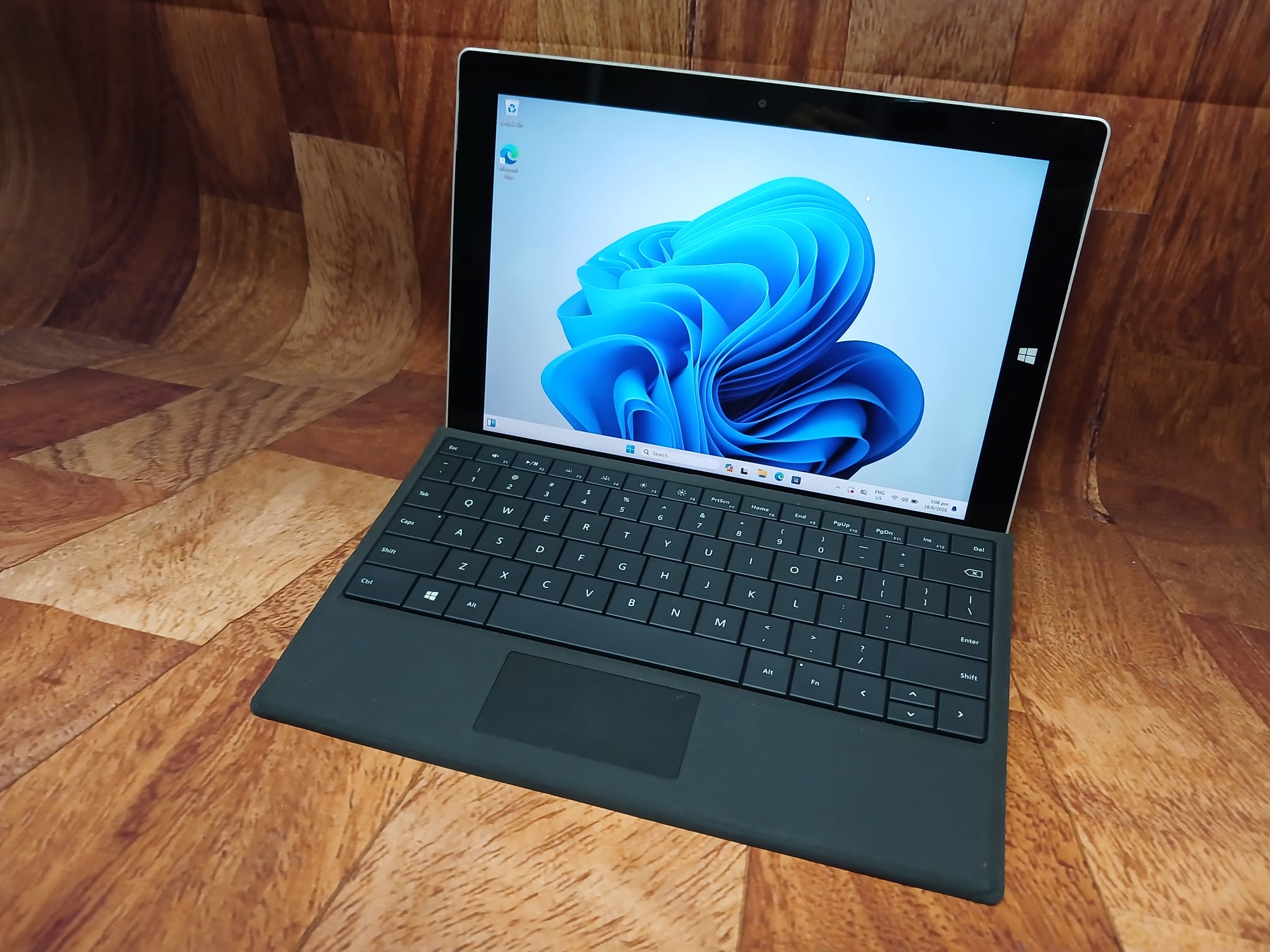 Microsoft Surface 3 Tablet , 10.8” Touch-Screen, Intel Atom, 4GB, 128 GB SSD, Win10 - Image 7