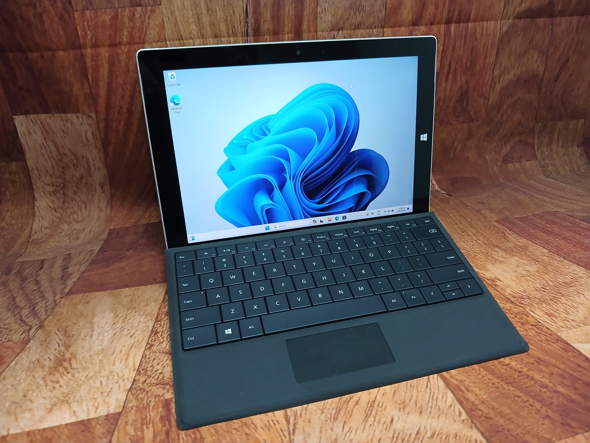 Microsoft Surface 3 Tablet , 10.8” Touch-Screen, Intel Atom, 4GB, 128 GB SSD, Win10 - Image 8