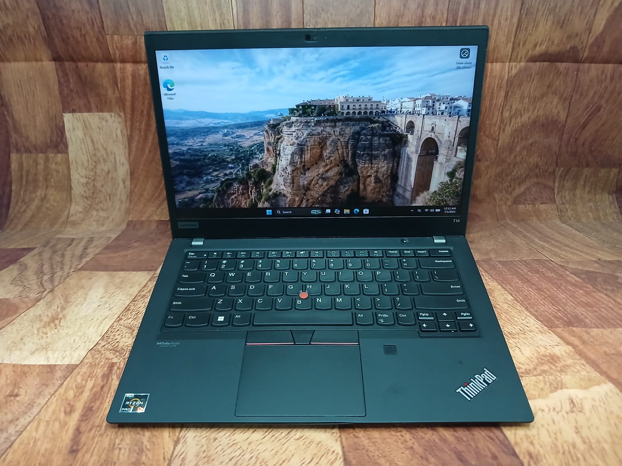 *Only 1 unit* LENOVO Thinkpad T14 Gen2, 14" TOUCH, AMD RYZEN 7, 16GB, 256GB SSD, Win11, AMD Radeon Graphics