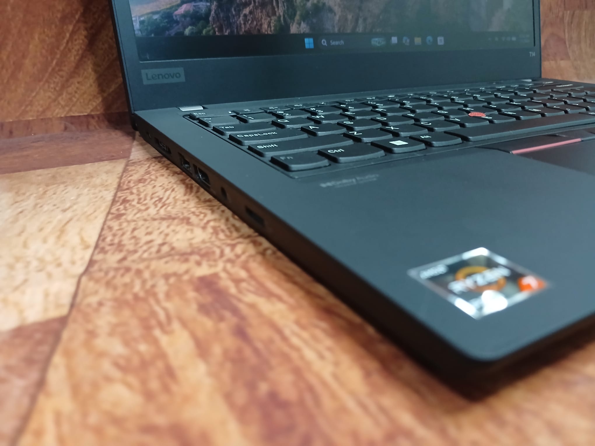 *Only 1 unit* LENOVO Thinkpad T14 Gen2, 14" TOUCH, AMD RYZEN 7, 16GB, 256GB SSD, Win11, AMD Radeon Graphics - Image 11