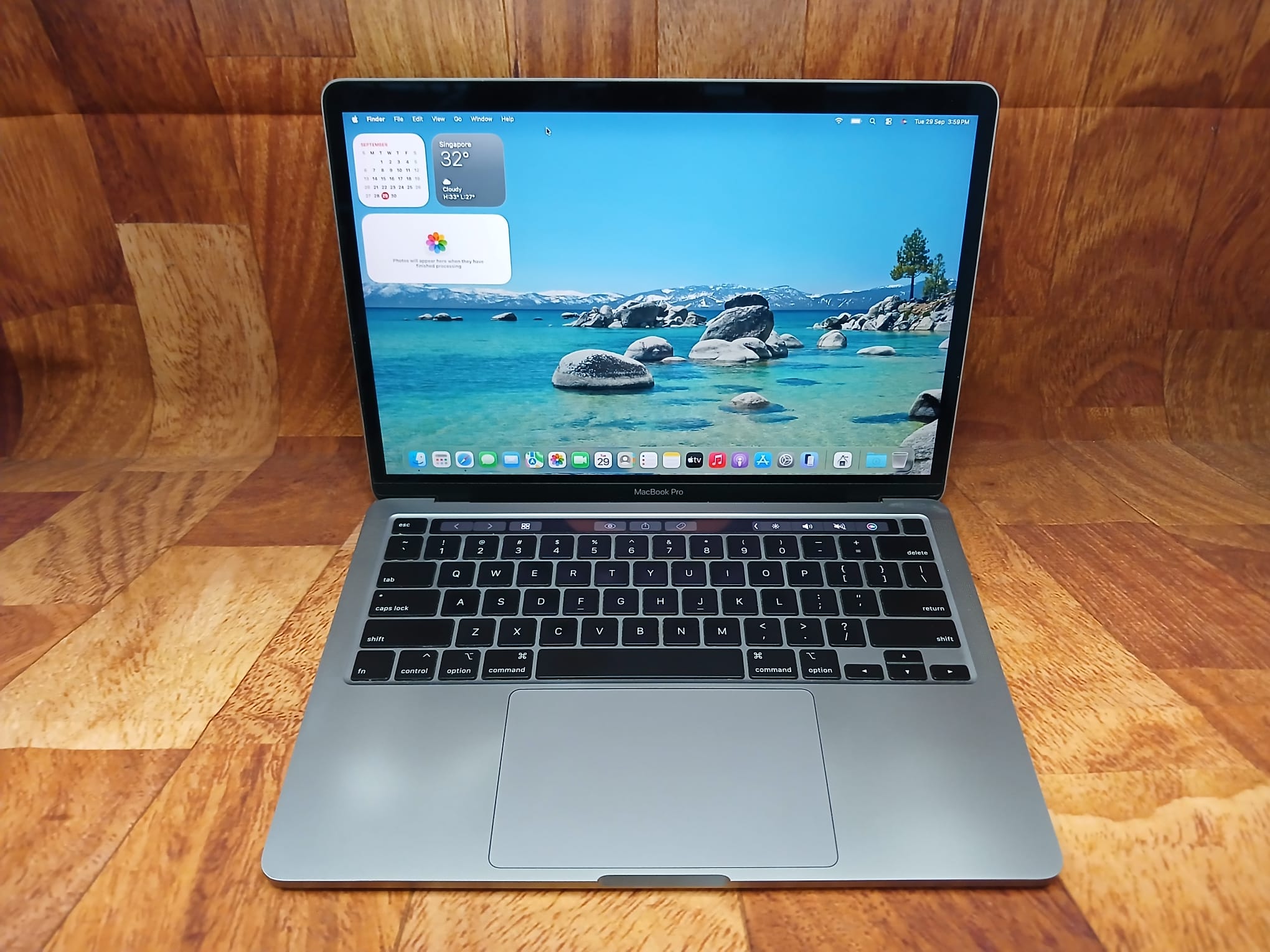 MACBOOK PRO RETINA 2020 13", TOUCHBAR, i5, 16GB, 512 GB SSD, Tahoe OS, Four Thunderbolt 3 ports