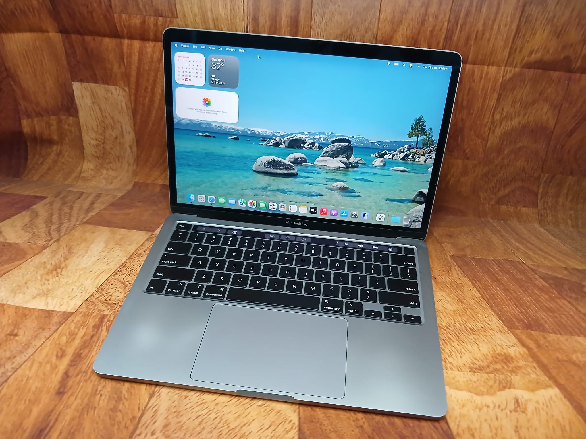 MACBOOK PRO RETINA 2020 13", TOUCHBAR, i5, 16GB, 512 GB SSD, Tahoe OS, Four Thunderbolt 3 ports - Image 5