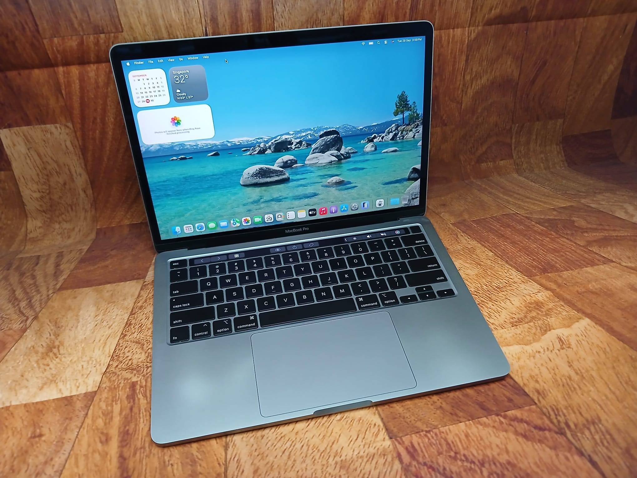 MACBOOK PRO RETINA 2020 13", TOUCHBAR, i5, 16GB, 512 GB SSD, Tahoe OS, Four Thunderbolt 3 ports - Image 7