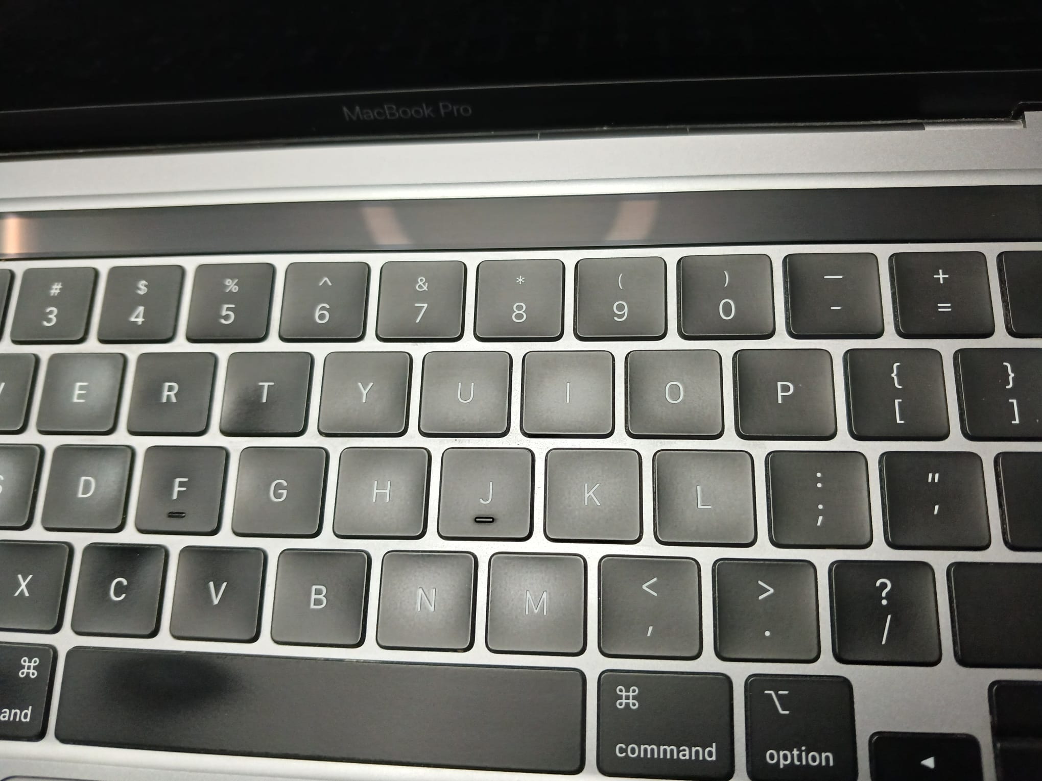 MACBOOK PRO RETINA 2020 13", TOUCHBAR, i5, 16GB, 512 GB SSD, Tahoe OS, Four Thunderbolt 3 ports - Image 11