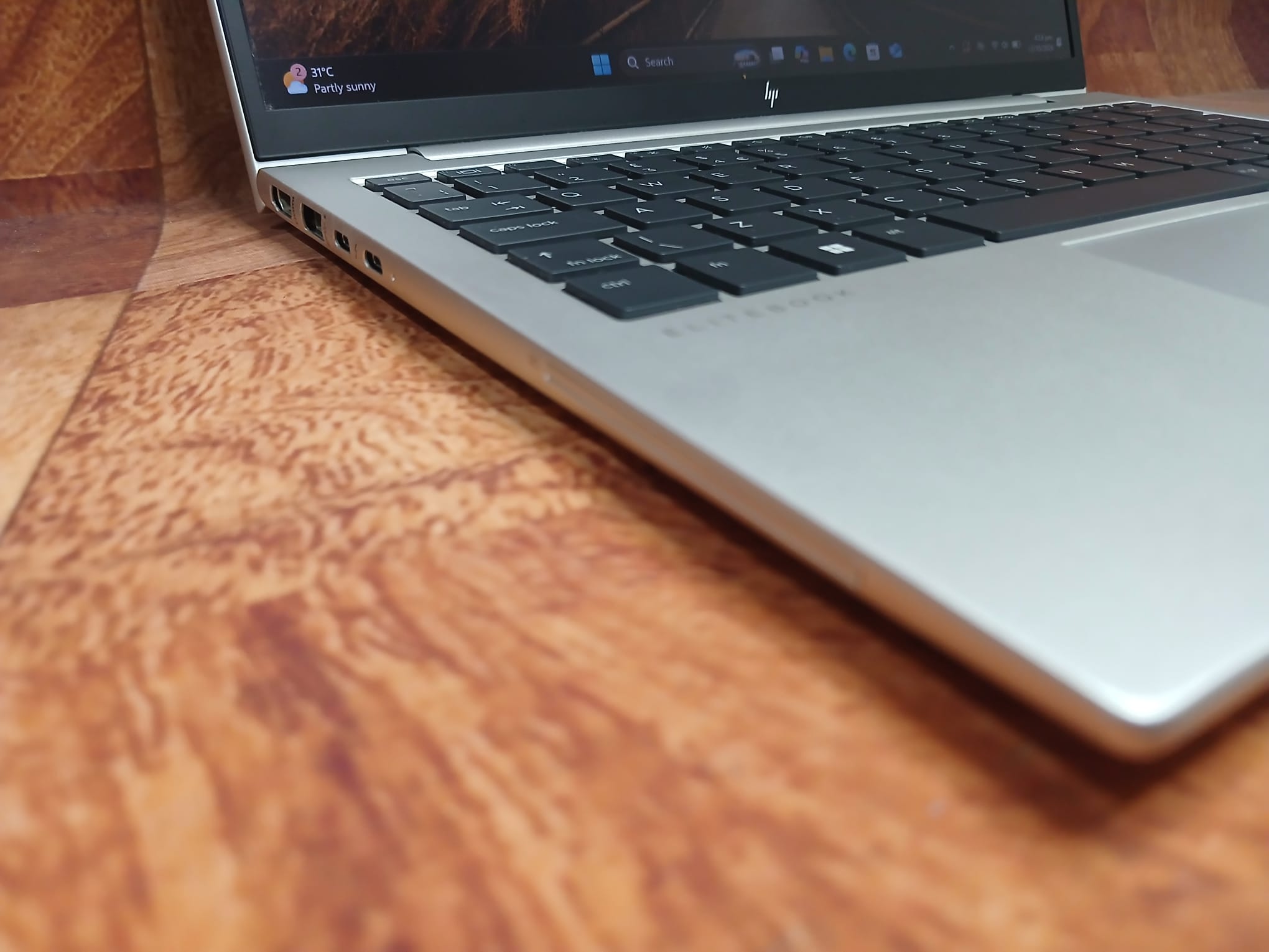 - BUSINESS - HP Elitebook 830 G9, 13.3" TOUCH, Intel i5-12th Gen, 16 GB RAM, 256 GB SSD, Iris Xe, Win11 - Image 9