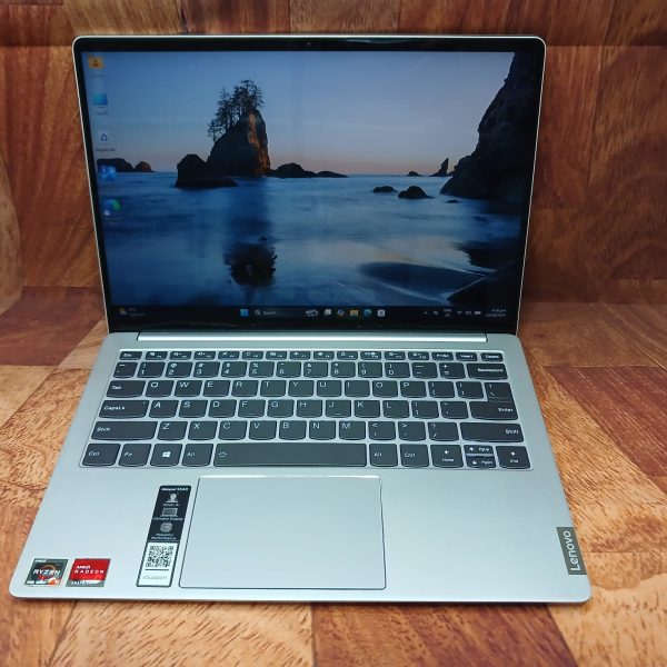 *Only 1 unit* Lenovo Ideapad, 14", AMD Ryzen 5 4600u, 8GB, 256GB SSD, Radeon Graphics, Win11