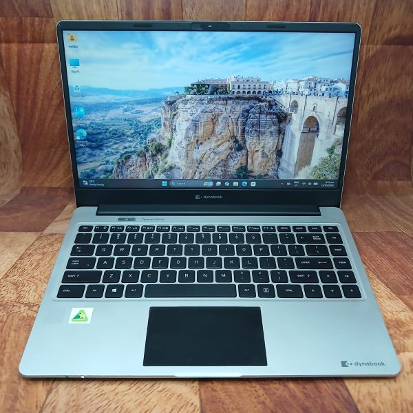 *Only 1 unit* Dynabook 14", Intel i7-10th gen, 8GB RAM, 256 GB SSD, Geforce MX250, Win11